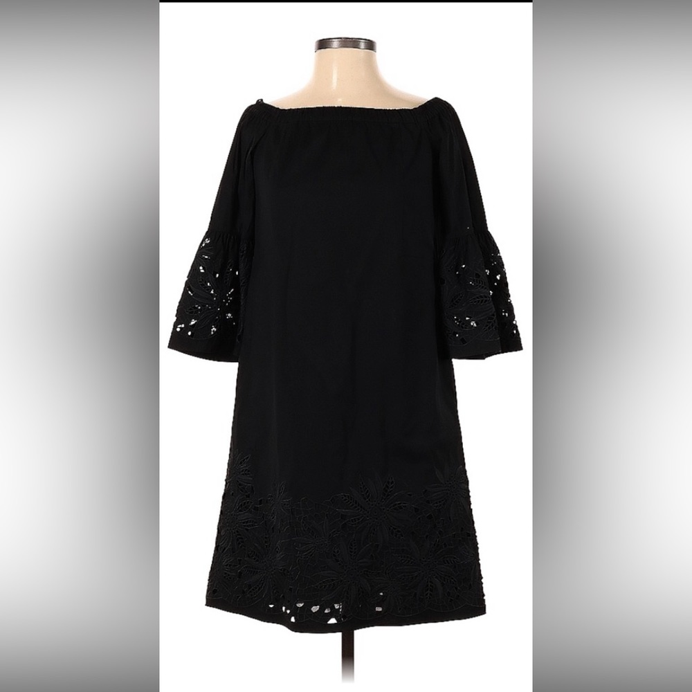 Lafayette 148 Shift Dress
100% cotton
Three-Quarter Sleeve with Bateau Neckline